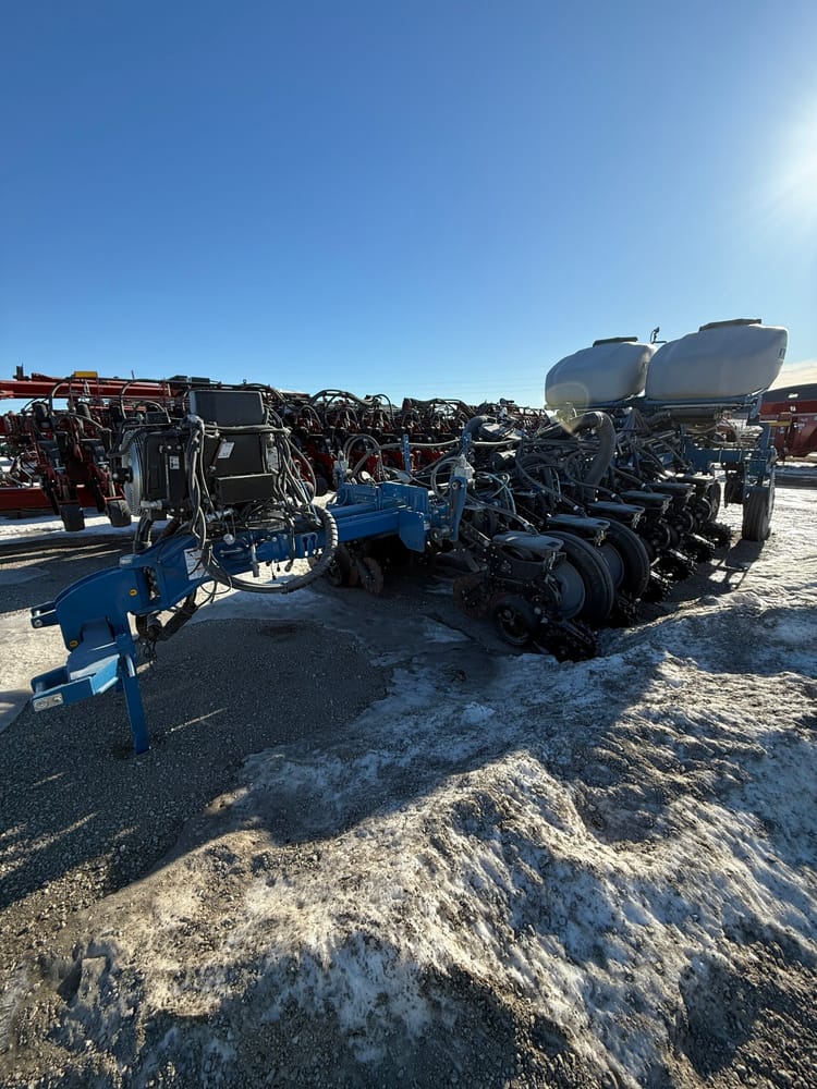 2023 Kinze 4905 16 Row 30″