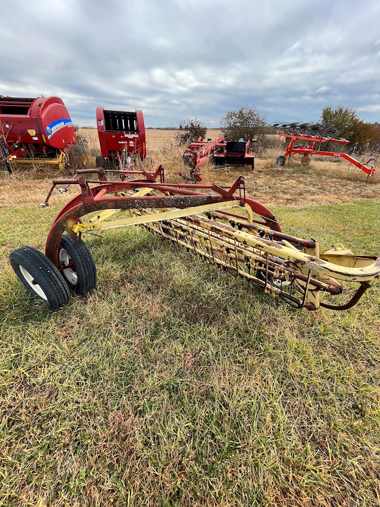 New Holland 256 Rake